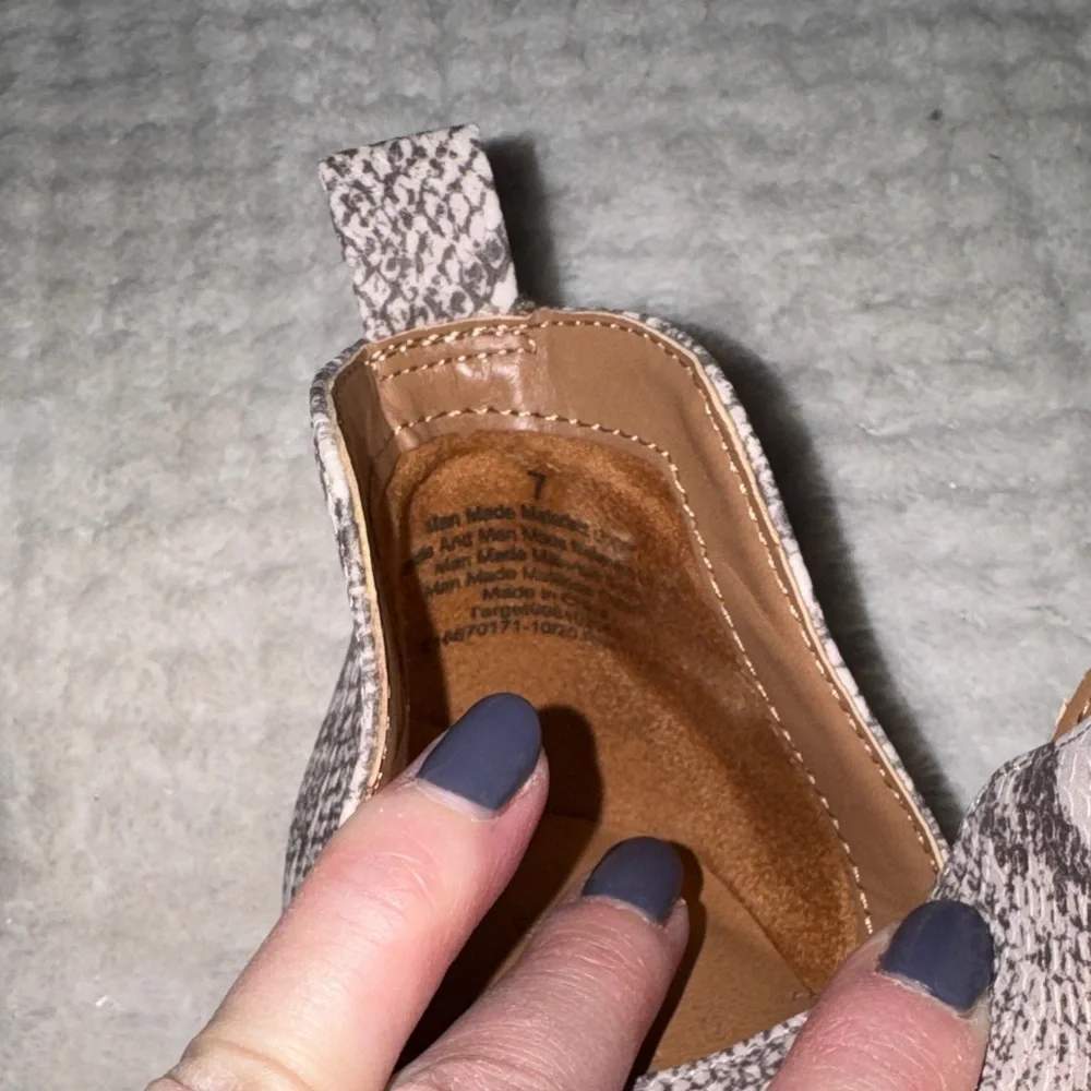 👢✨ EUC Universal Thread Snakeskin Ankle Booties | Size 7 | ✨👢